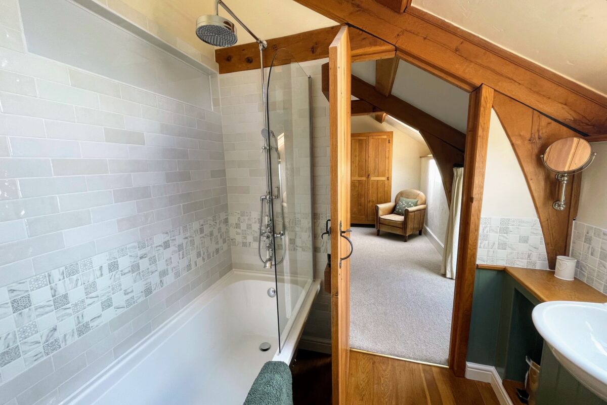 Widecombe Cottage - Bathroom