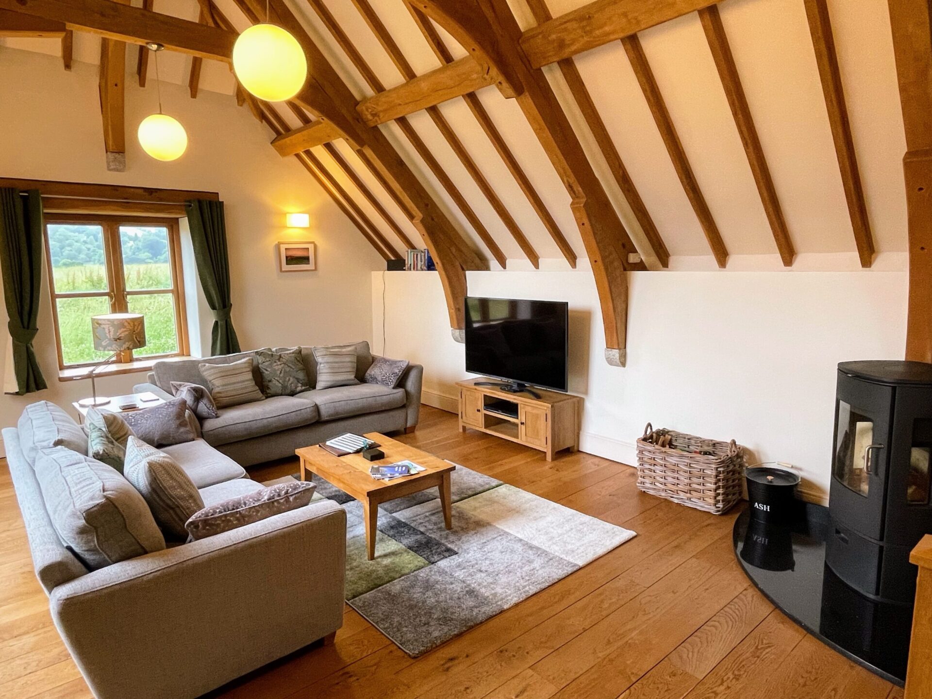 Oak Barn - Living Room